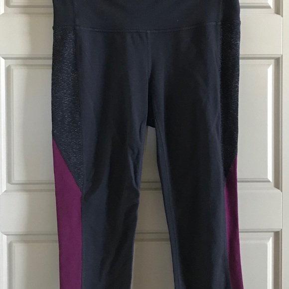 Athleta Heartbeat Revelation Capri sz M - Picture 2 of 5